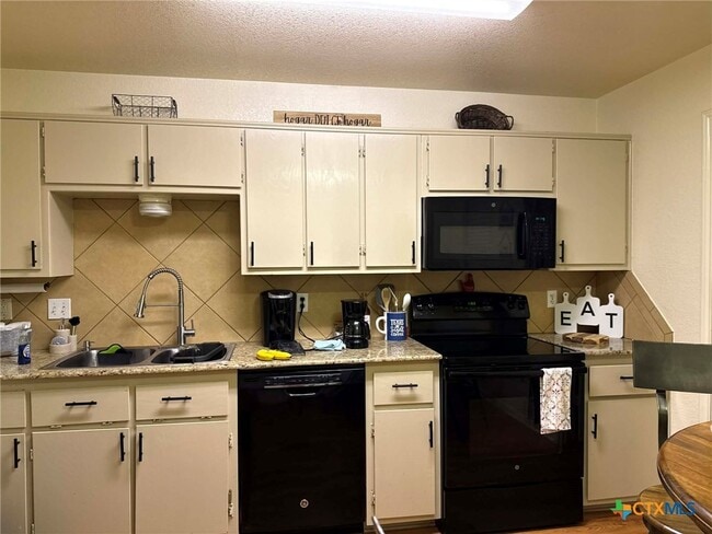 Building Photo - 1008 Circle M Dr