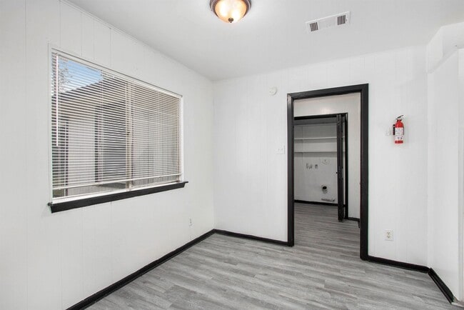 Building Photo - 10906 Panay Dr