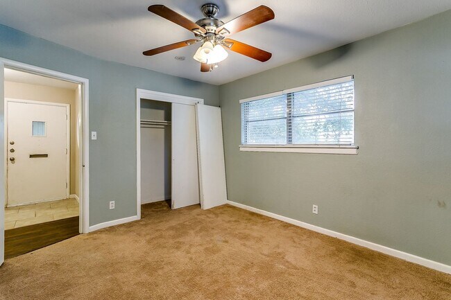 Building Photo - Ready for New Tenants- Large 3 bed, 2 bath...