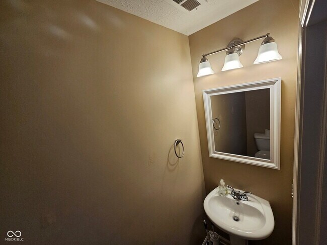 Building Photo - 4085 Lassen Ln