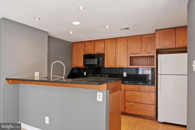 Building Photo - 4463 Pembrook Village Dr