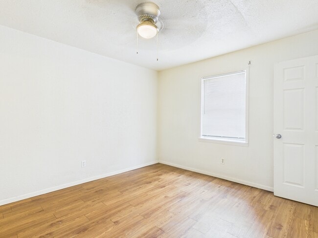 Building Photo - 308 Ehlinger Dr