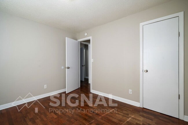 Building Photo - 912 2nd Ave