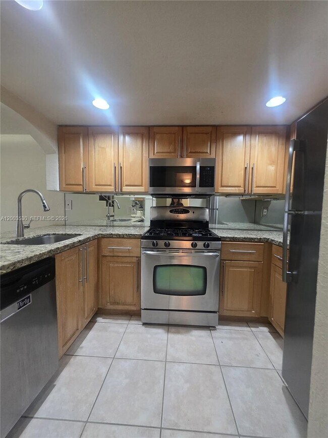 Building Photo - 6709 N Kendall Dr