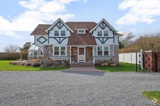 Building Photo - 20 Bowditch Ln