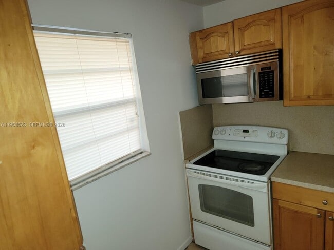 Building Photo - 17255 SW 95th Ave