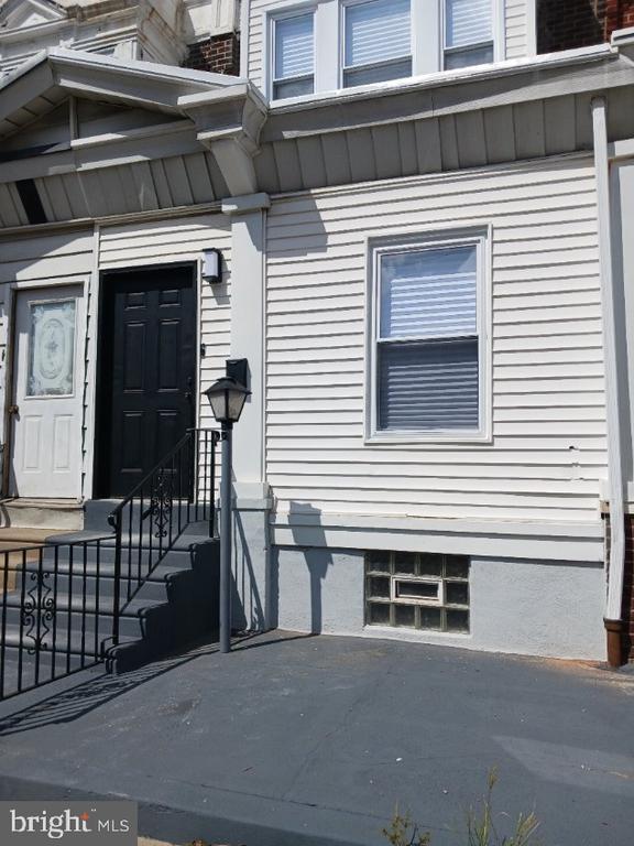 Building Photo - 265 W Fisher Ave