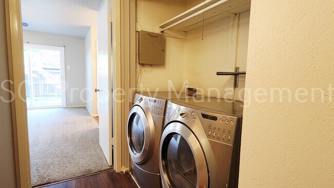 Building Photo - 13607 Flagstone Ln