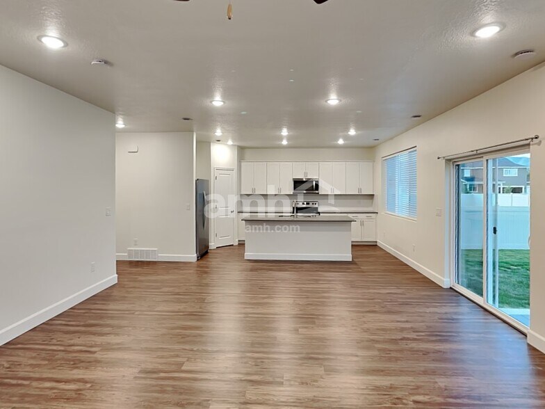 Building Photo - 201 Allen Ln