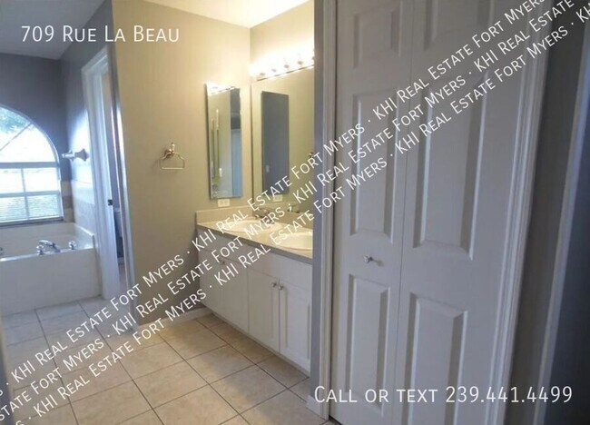 Building Photo - 709 Rue Labeau Cir