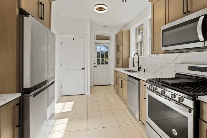 Kitchen - 7131 W Altgeld St