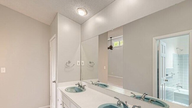 Building Photo - 38 Argyll Dr