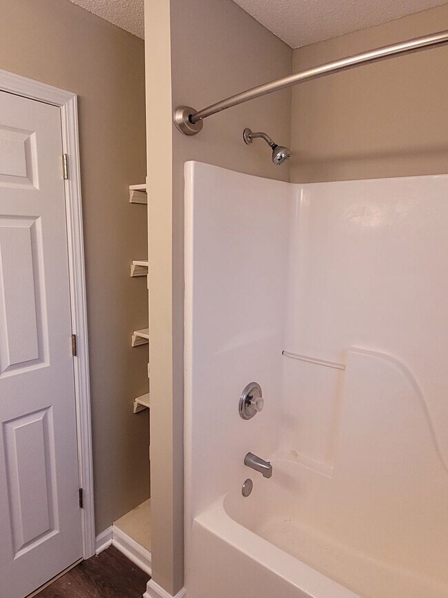 Building Photo - 2409 Bentley Ct