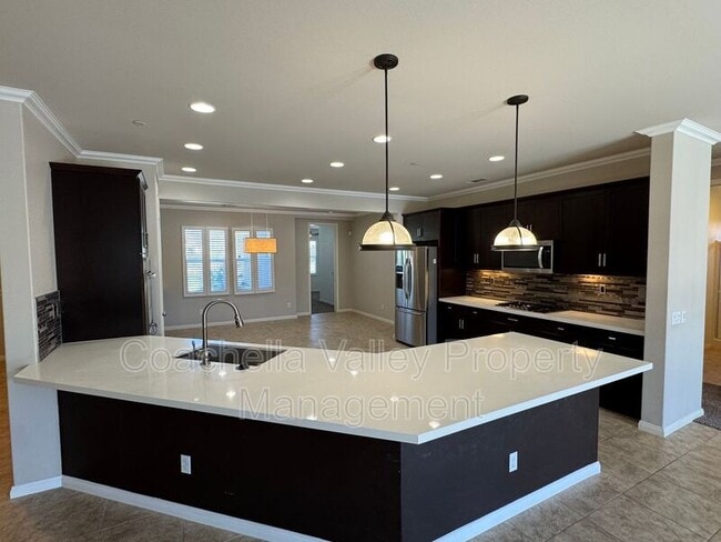 Building Photo - 74049 Kingston Ct W