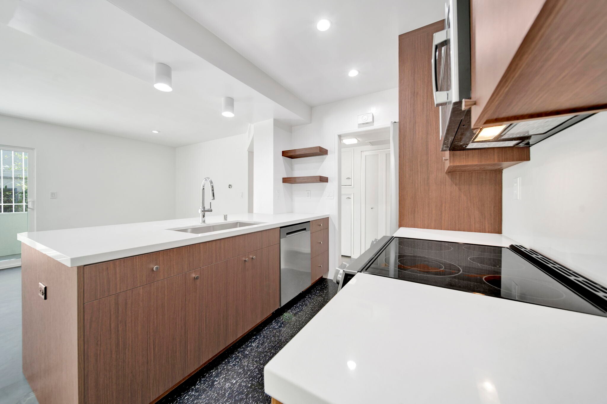 Building Photo - 7767 Hollywood Blvd