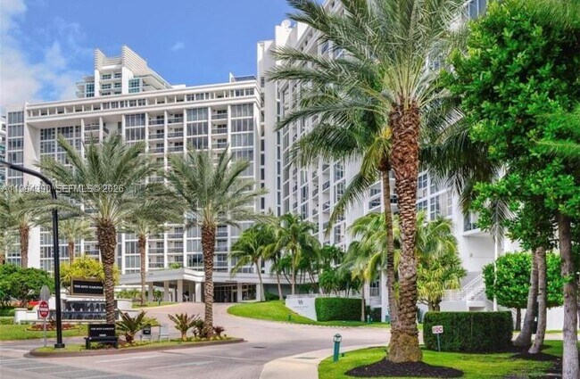 Building Photo - 10275 Collins Ave