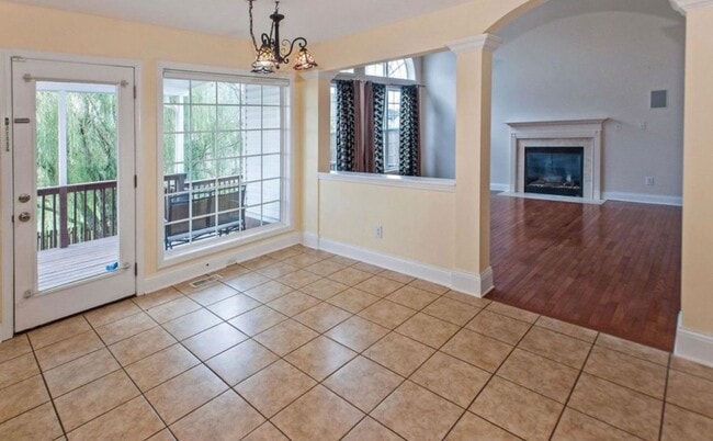 Building Photo - Welcome home to this stunning 4-bedroom, 2.5-bath residence in the highly sought-after Williamsga...