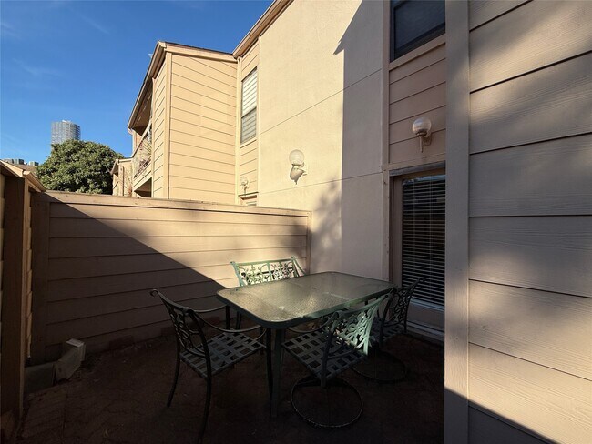 Building Photo - 2125 Augusta Dr