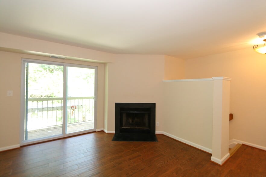 6 Lv Rm Balc FP Entry Stairs - 13619 Orchard Dr