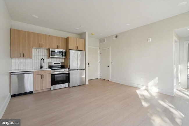 Building Photo - 5521 Wayne Ave