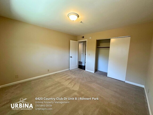 Building Photo - 6420 Country Club Dr