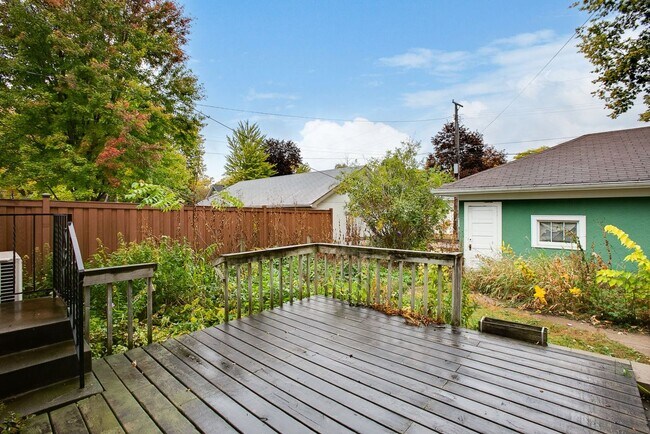 Building Photo - 2011 Portland Ave