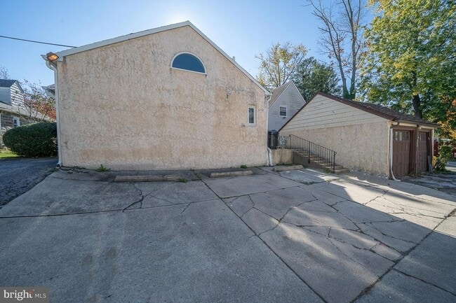 Building Photo - 1457 Manoa Rd
