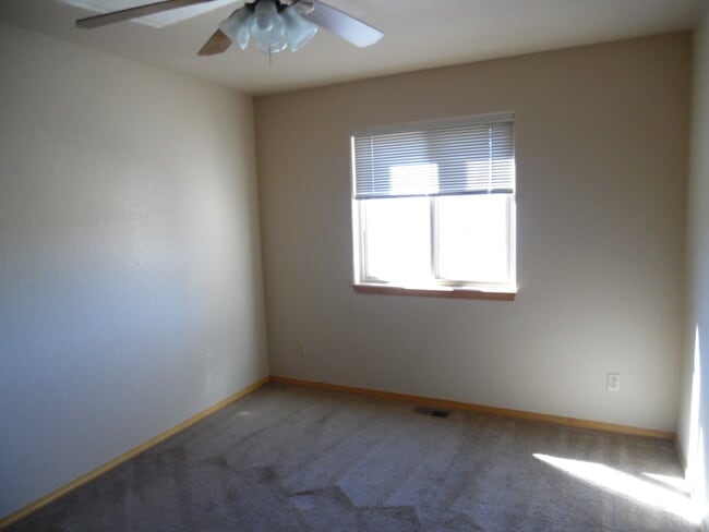 Building Photo - 1604 Columbine Village Dr