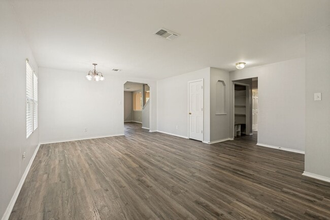 Building Photo - 4-Bedroom in The Enclave at Willow Point