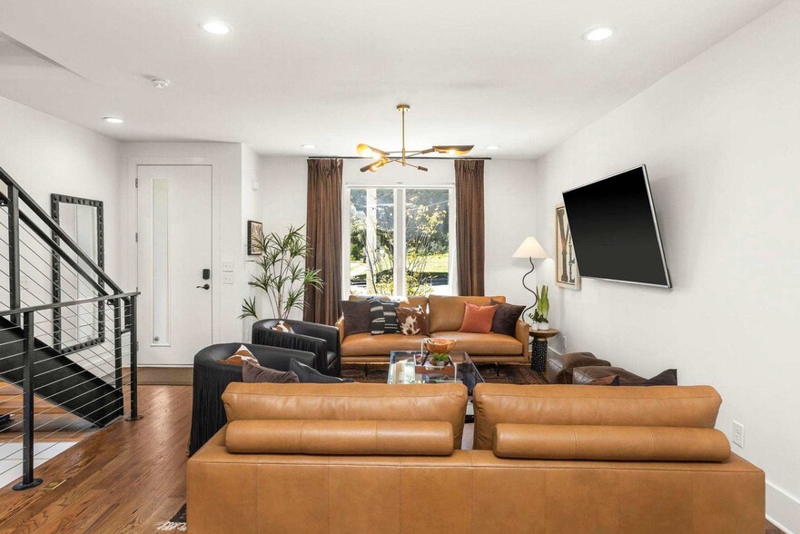 Building Photo - 1710 8th Ave S