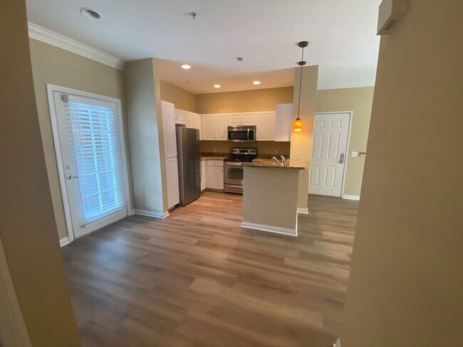 Building Photo - r0299