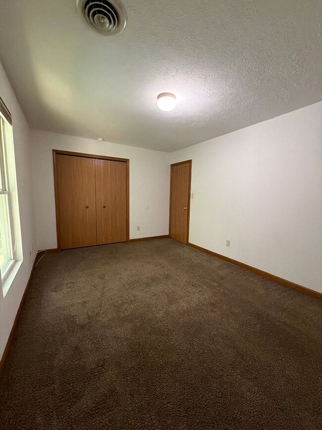 Building Photo - 269 Woodridge Ct