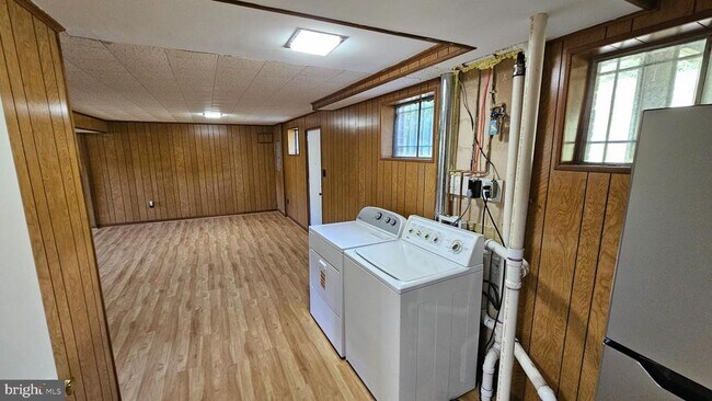 Building Photo - 1206 Raydale Rd