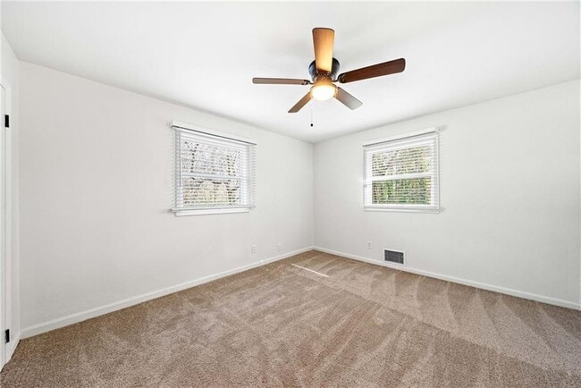 Building Photo - 801 N Evelyn Pl NW