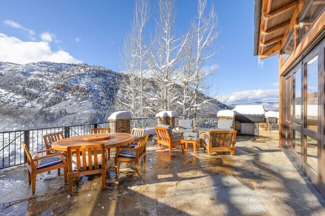 Building Photo - 472 Thunderbowl Ln