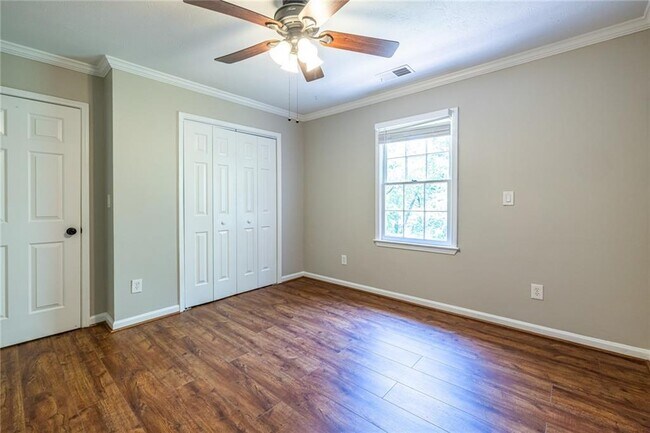 Building Photo - 1093 Wash Lee Dr SW