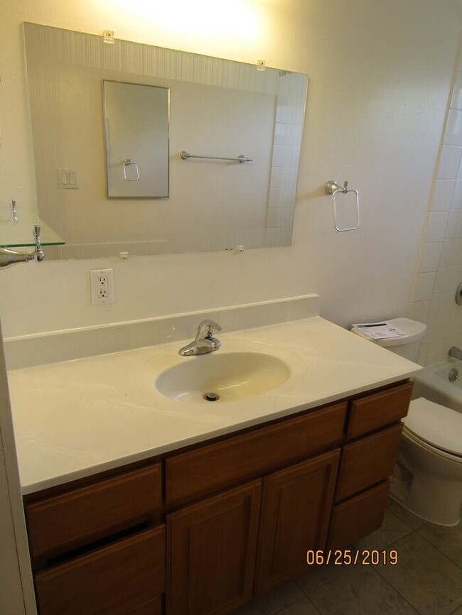 Building Photo - 1Bed/1Ba Apartment! in Coddingtown area