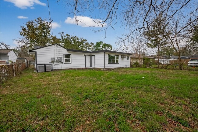 Building Photo - 5833 Southlea St