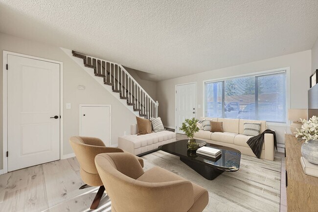 Building Photo - Breathtaking Renovation! Oversized 2 Bed 1.5 Bath Townhome! Ready Now! Don't Miss Out!