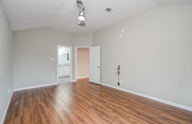 Building Photo - 10546 Rippling Fields Dr