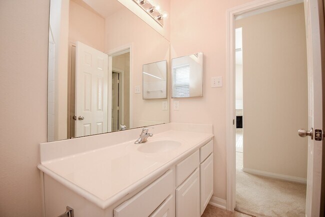 Building Photo - 10727 Gilford Crest Dr