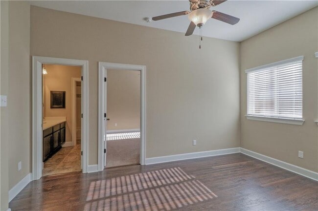 Building Photo - 124 Claiborne Lake Ln