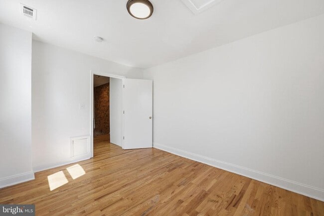 Building Photo - 924 Euclid St NW