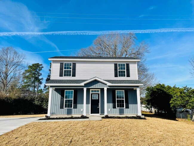 Primary Photo - Adorable 2bd/2.5ba cottage in downtown Aynor - Ready for move in!!