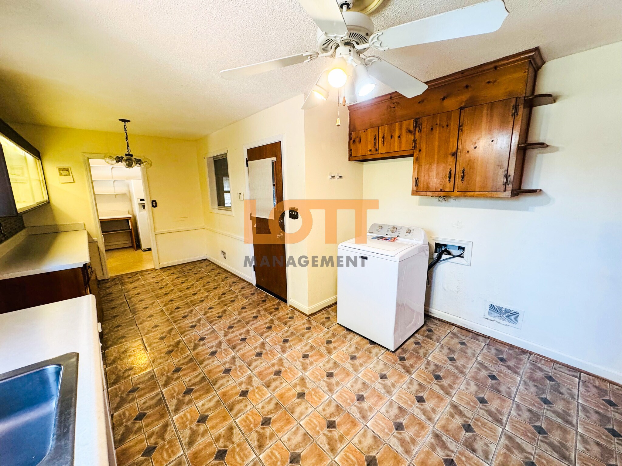 Building Photo - 214 Hunts Bridge Rd