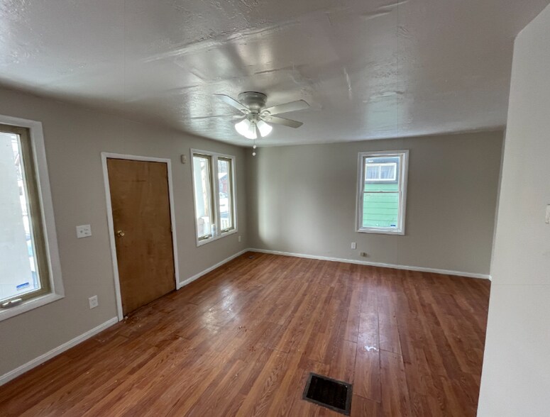 Building Photo - 3413 E 72nd St