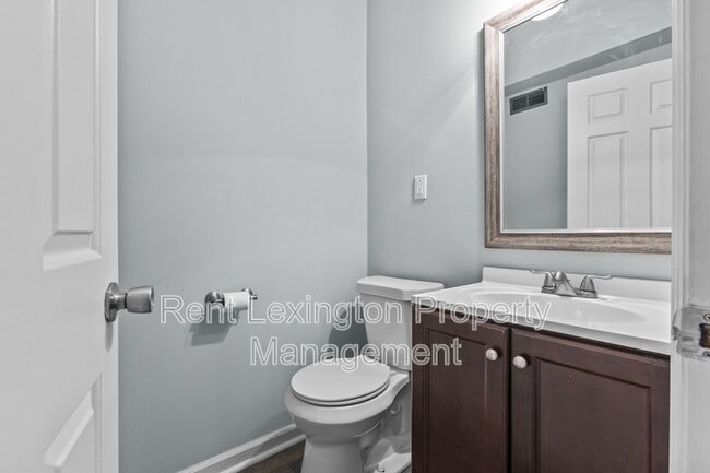 Building Photo - 1658 Foxhaven Dr