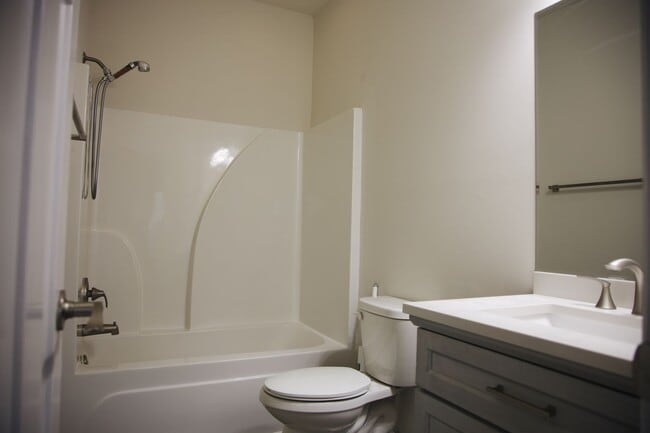 Building Photo - 4653 Fairfield Farm Rd