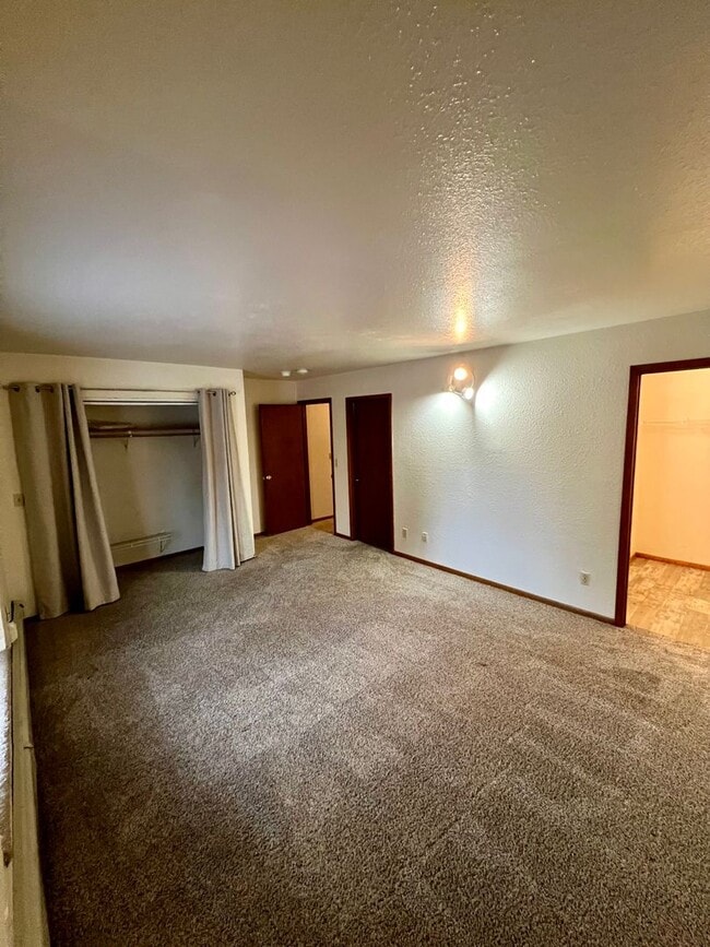 Building Photo - Dunbar Ave 529-
