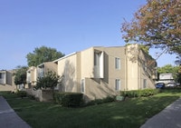 Building Photo - El Rancho Verde